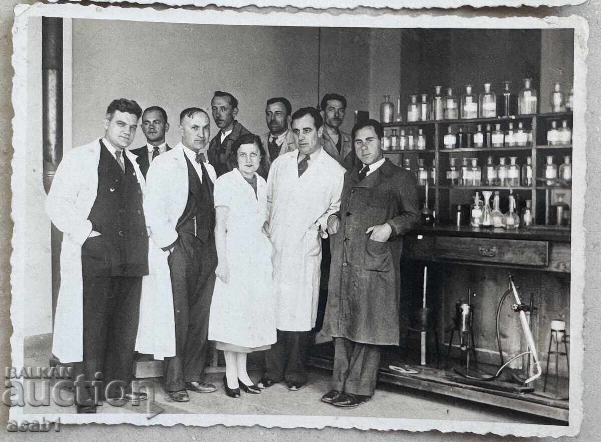 Γιατροί Φαρμακοποιοί Παραγωγή Χαπιών με τιμή 19.99 BGN | € 10.22