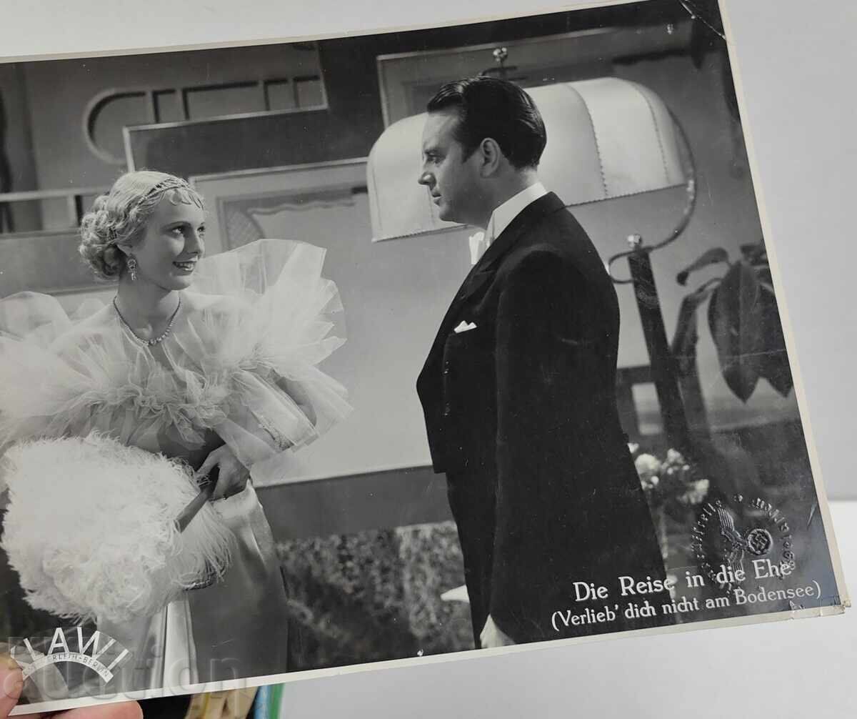 SVASTICĂ ȘTAMPILĂ USCATĂ FILM GERMAN FOTOGRAFIE MARE RĂZBOI CINEMATOGRAFIC WW2 cu preț 35.00 BGN | € 17.90