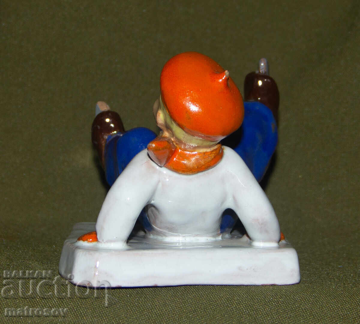 Декоративна порцеланова статуетка на момче - 5