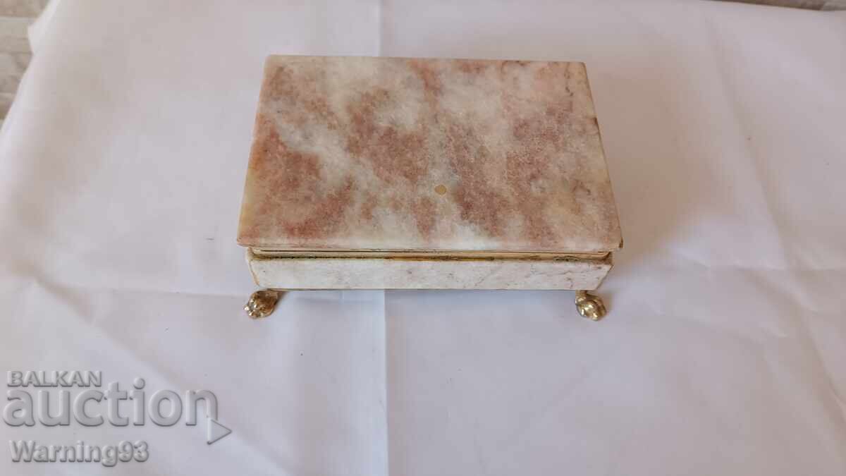 Cutie de bijuterii - marmură - producție bulgărească cu preț 30.00 BGN | € 15.34