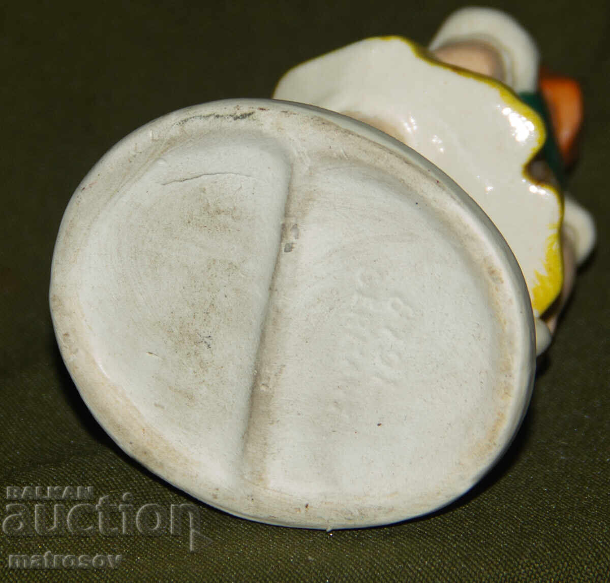 Old porcelain figurine of a girl with a cat - 6