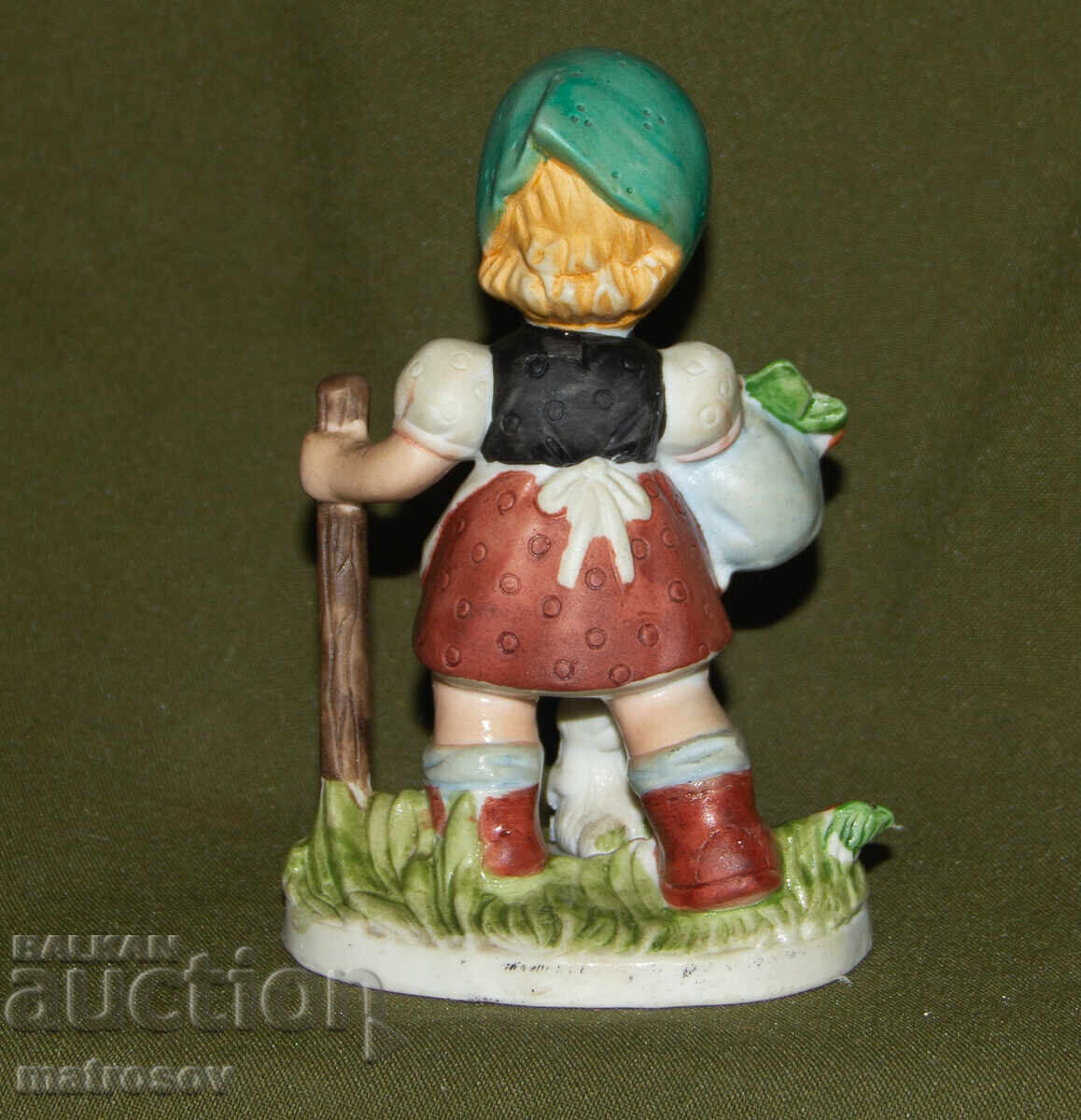 Παράδοση Παλιά πορσελάνινη φιγούρα κοριτσιού με λαγουδάκι