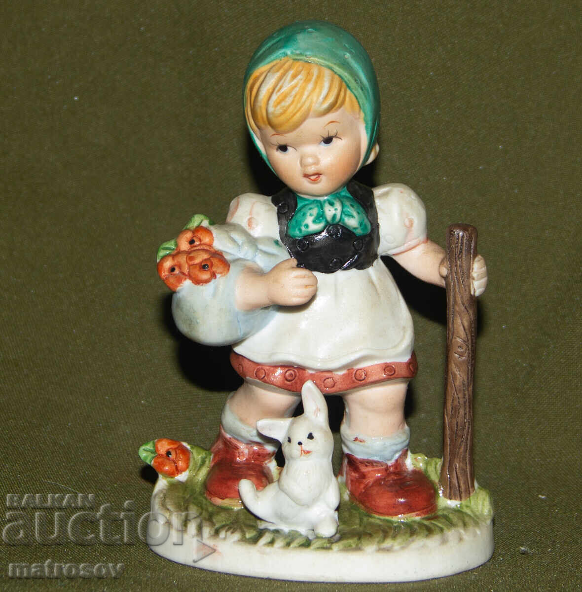 Παλιά πορσελάνινη φιγούρα κοριτσιού με λαγουδάκι