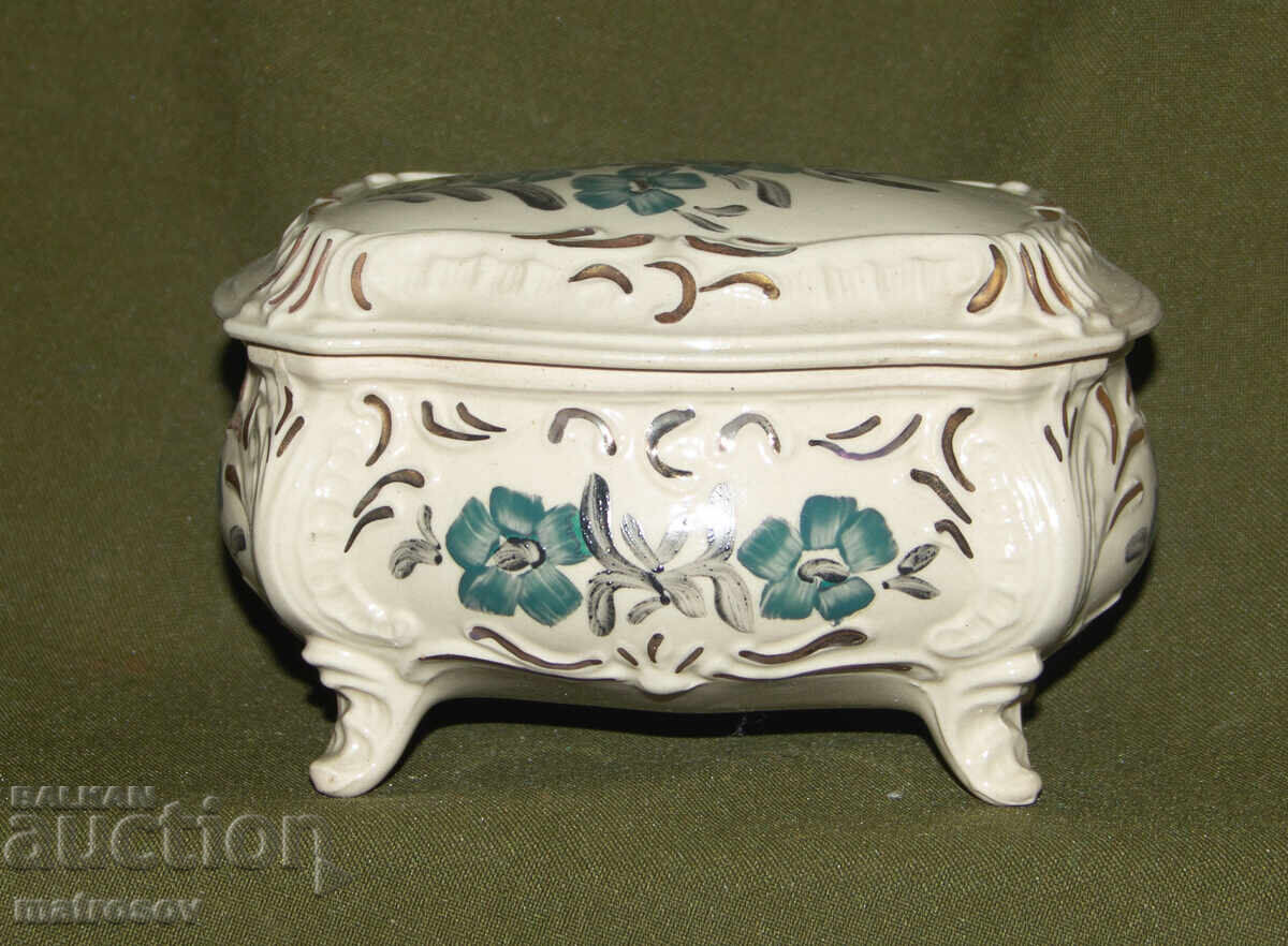 Cutie veche de bijuterii din portelan