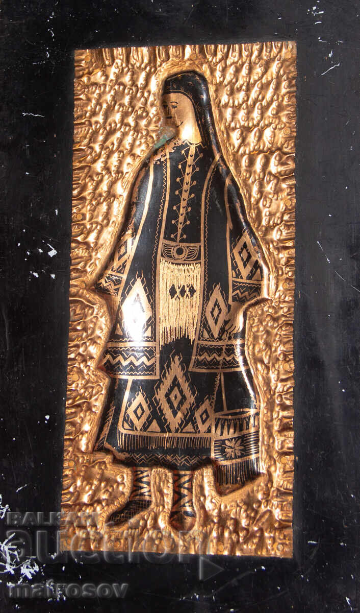 Plachetă de alamă basorelief, femeie în costum popular cu preț 100.00 BGN | € 51.13 Plachetă de alamă basorelief, femeie în costum popular cu preț 100.00 BGN | € 51.13