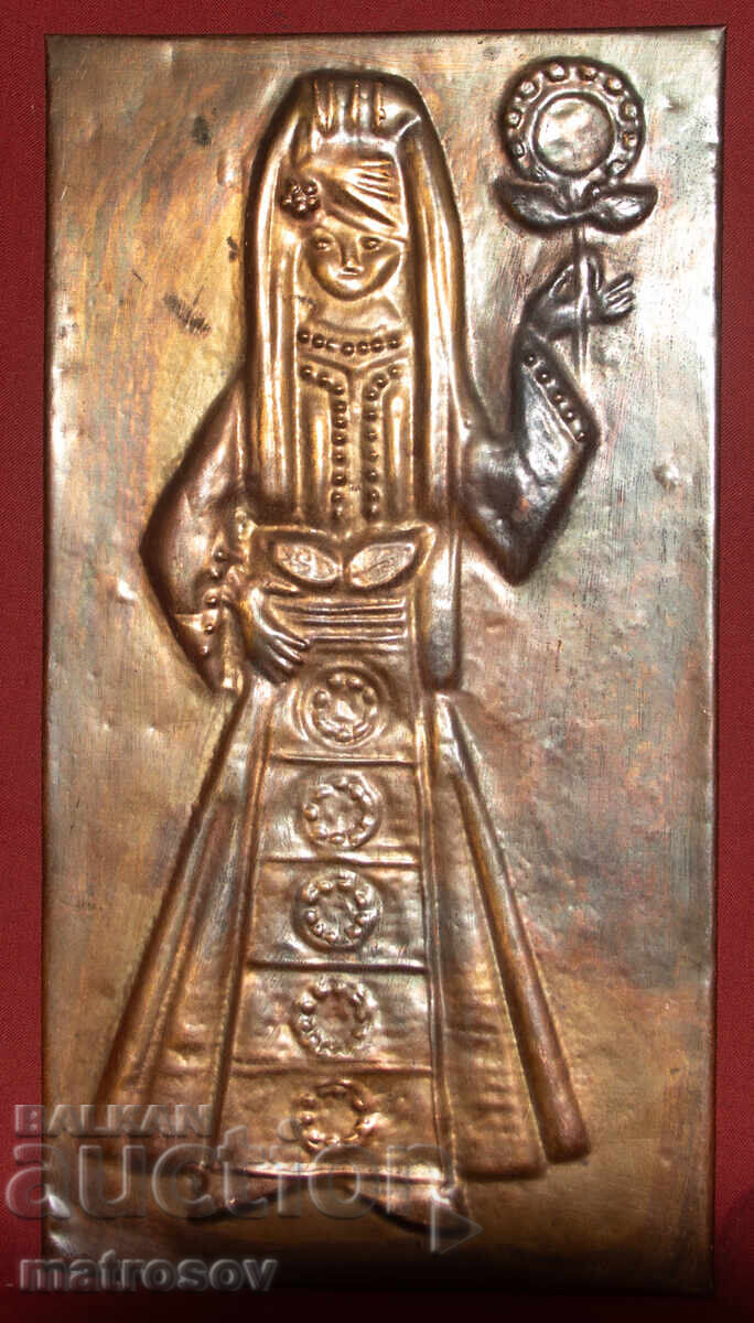 Auction  Copper plaque bas-relief, woman in folk costume