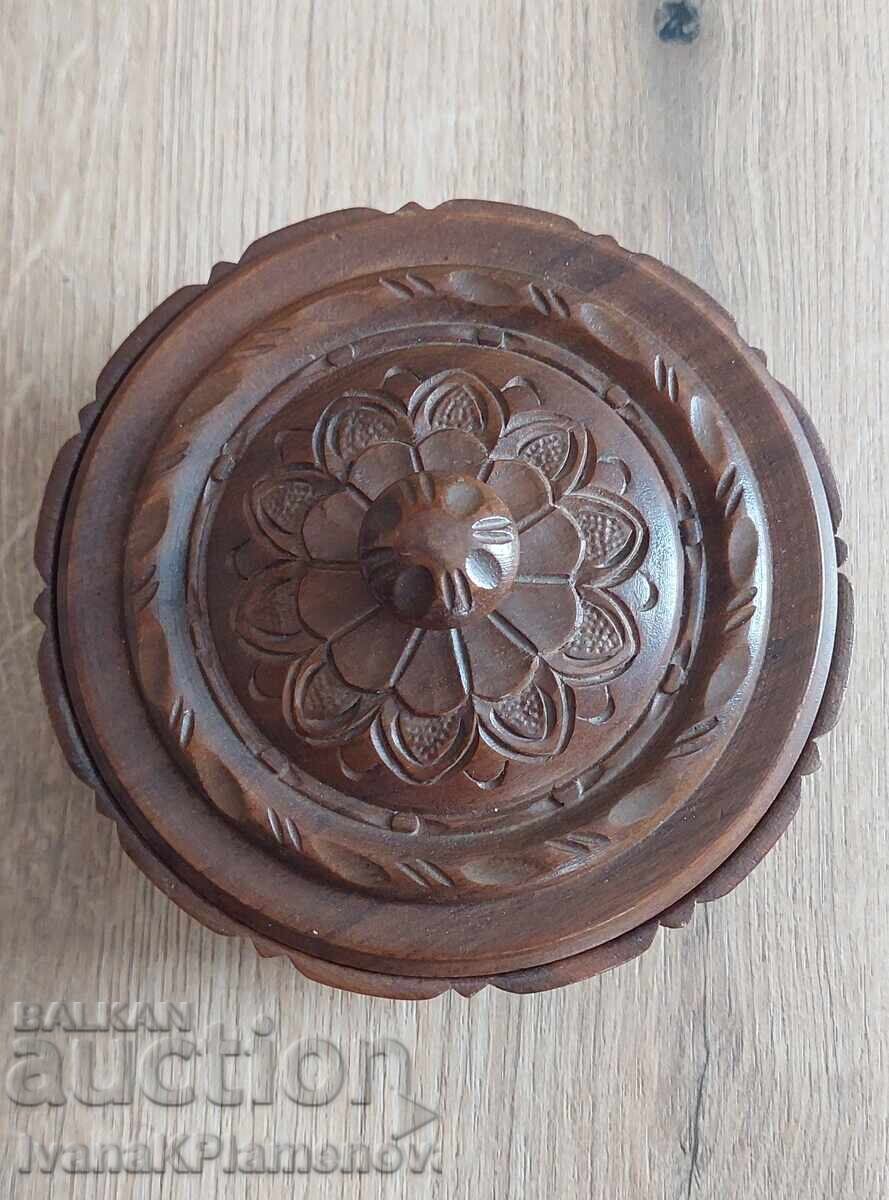 Woodcarved Box for Connoisseurs, Excellent - 5 Woodcarved Box for Connoisseurs, Excellent - 5