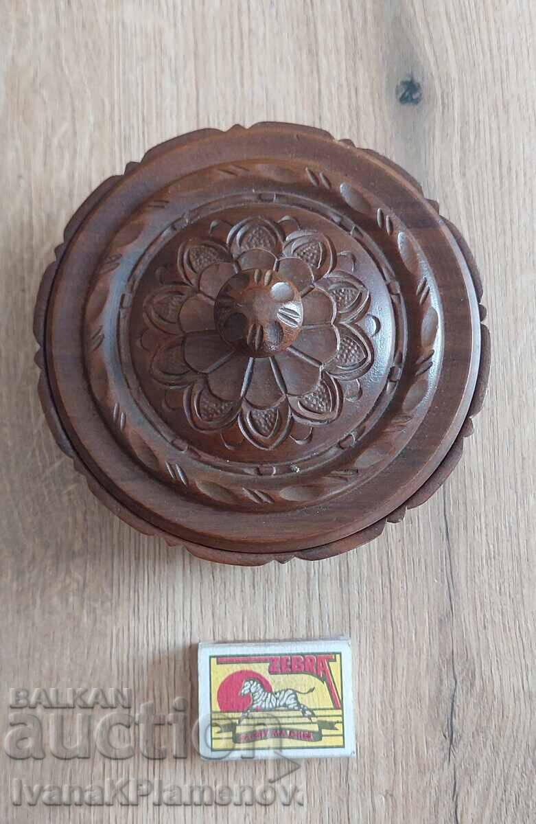 Woodcarved Box for Connoisseurs, Excellent - 7 Woodcarved Box for Connoisseurs, Excellent - 7