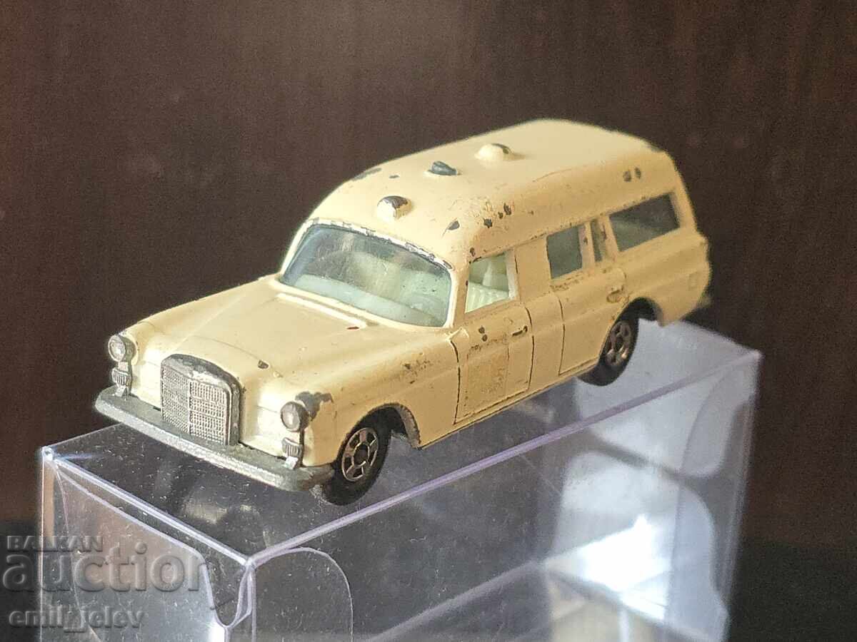 Auction LESNEY MATCHBOX - 3A Mercedes Ambulance 1970-1972 Auction LESNEY MATCHBOX - 3A Mercedes Ambulance 1970-1972
