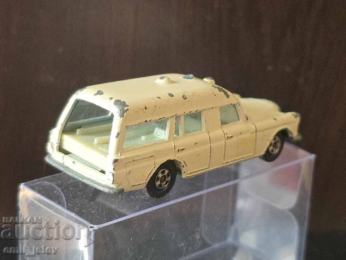Delivery of LESNEY MATCHBOX - 3A Mercedes Ambulance 1970-1972 Delivery of LESNEY MATCHBOX - 3A Mercedes Ambulance 1970-1972
