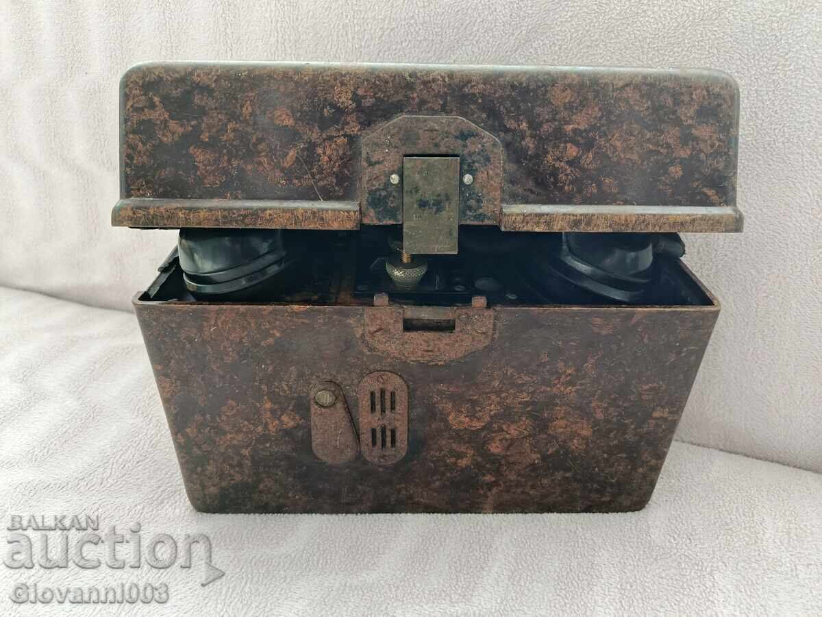 Telefon militar german vechi - WEHRMACHT - Al Doilea Război Mondial - 1944 cu preț 150.00 BGN | € 76.69