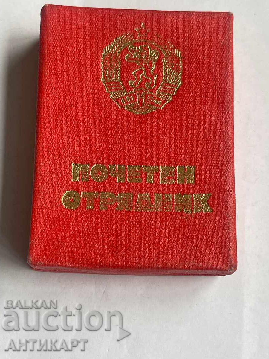 Auction Badge of Honor "Otriadnik" with Box Auction Badge of Honor "Otriadnik" with Box