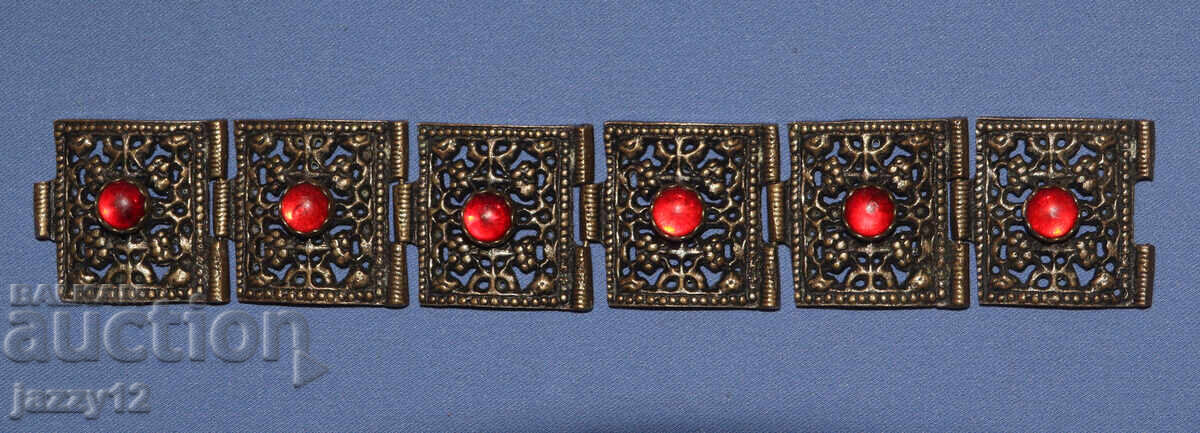 Brățară veche tradițională din bronz cu preț 150.00 BGN | € 76.69 Brățară veche tradițională din bronz cu preț 150.00 BGN | € 76.69