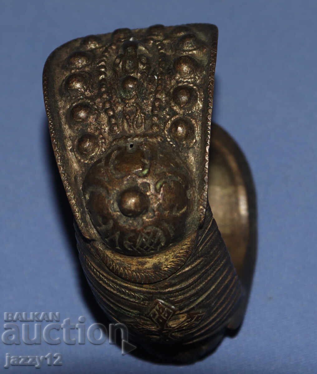 Brățară veche de bronz, tip praștie, cu cruce - 7