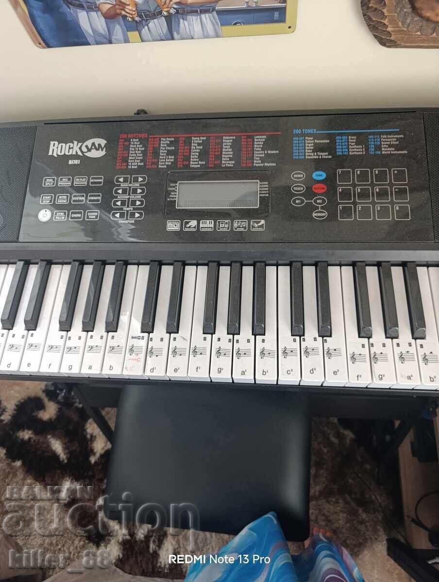 Sintetizator cu preț 250.00 BGN | € 127.82 Sintetizator cu preț 250.00 BGN | € 127.82