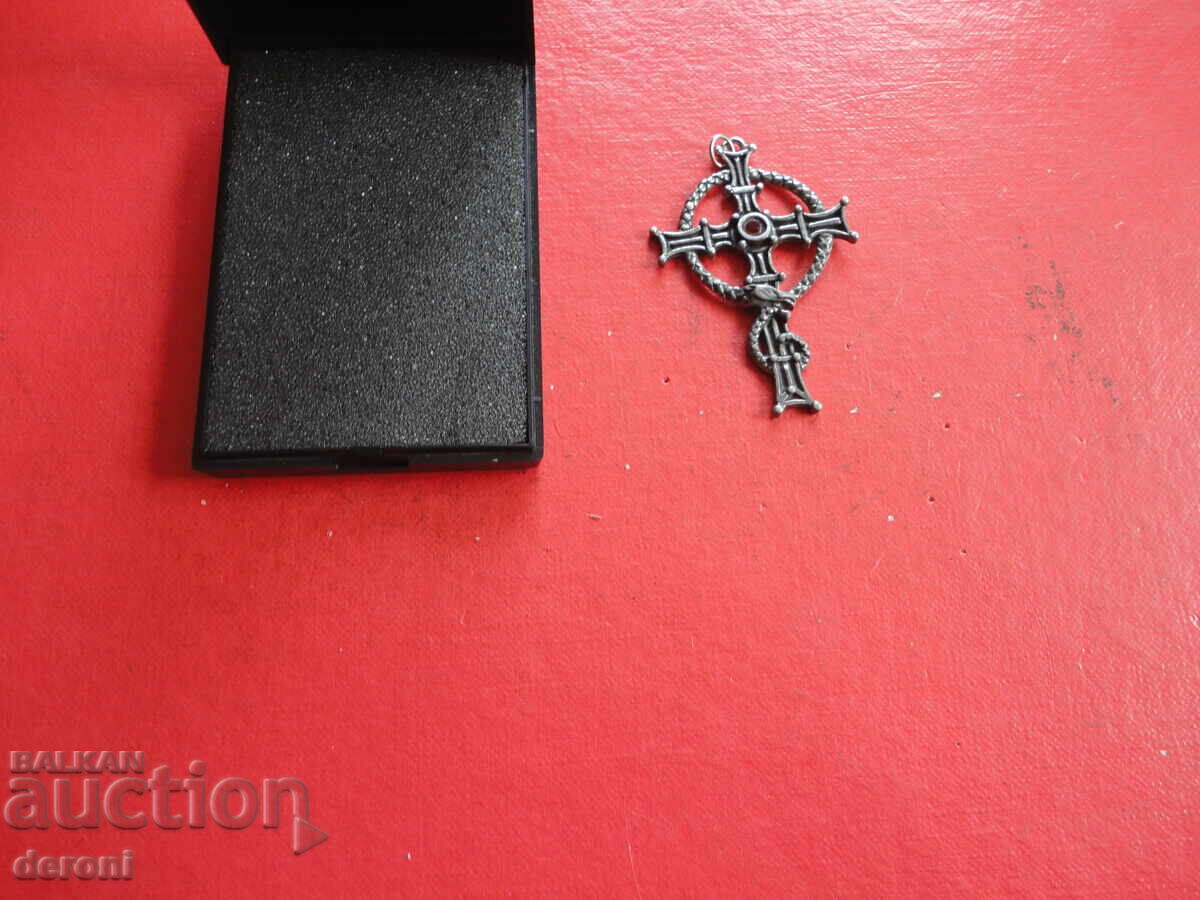 Страхотен калаен кръст с цена 20.00 лв. | € 10.23