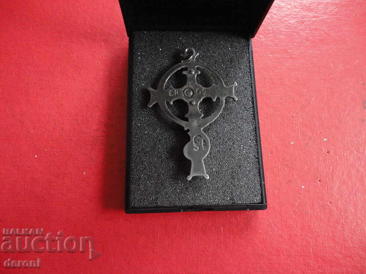 Страхотен калаен кръст - 7