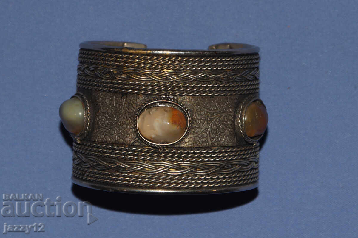 Σύγχρονο φαρδύ ρυθμιζόμενο ασημένιο βραχιόλι με τιμή 140.00 BGN | € 71.58