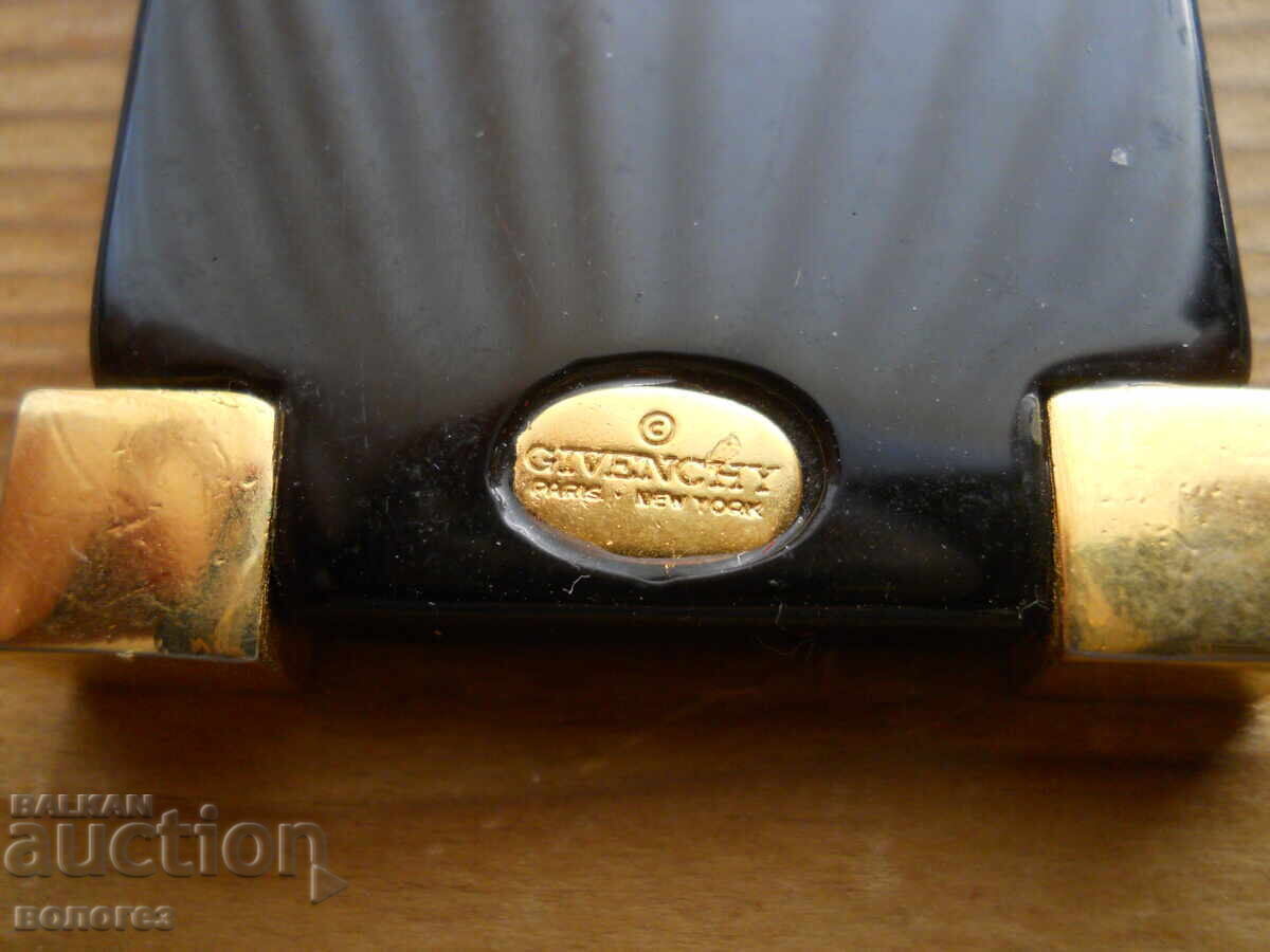 Аукцион Старинен медальон "Givenchy" Аукцион Старинен медальон "Givenchy"