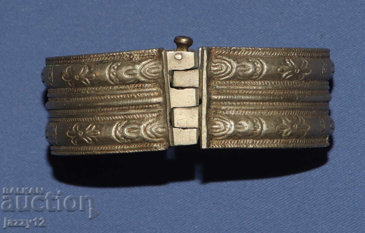 Παλιό ασημένιο παραδοσιακό βραχιόλι με τιμή 200.00 BGN | € 102.26