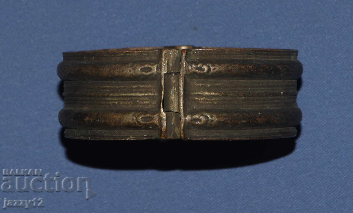 Παλιό ασημένιο παραδοσιακό βραχιόλι με τιμή 200.00 BGN | € 102.26