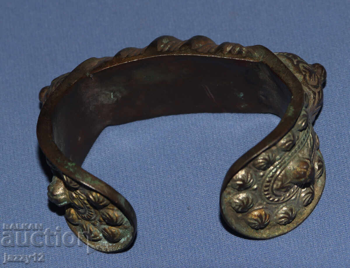 Παράδοση Παλιά μπρούτζινη βραχιόλι σφεντόνα