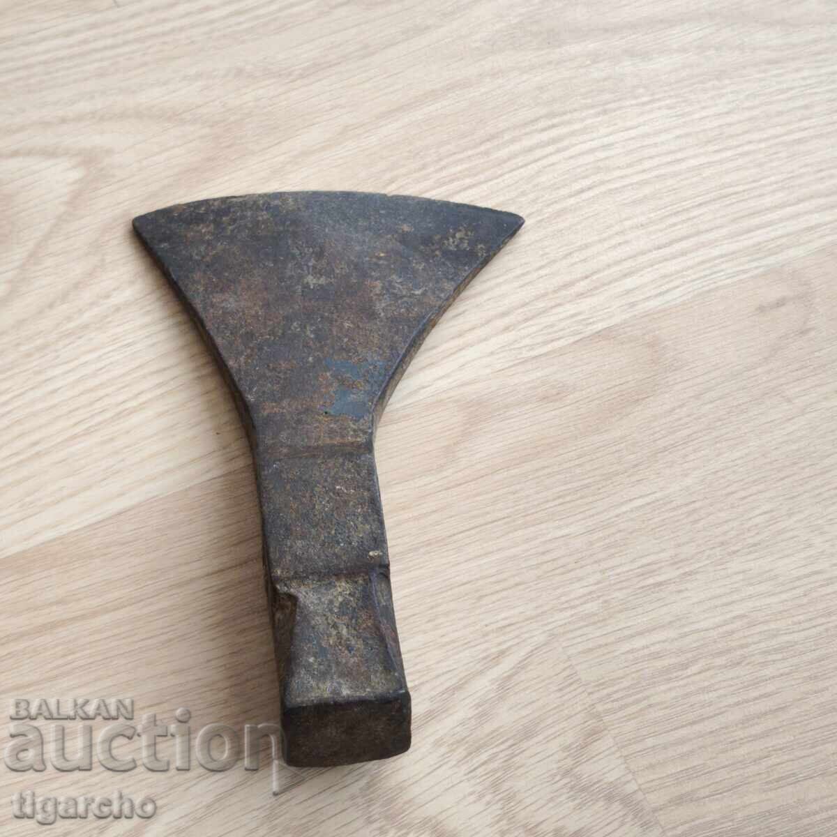 Delivery of An old hatchet