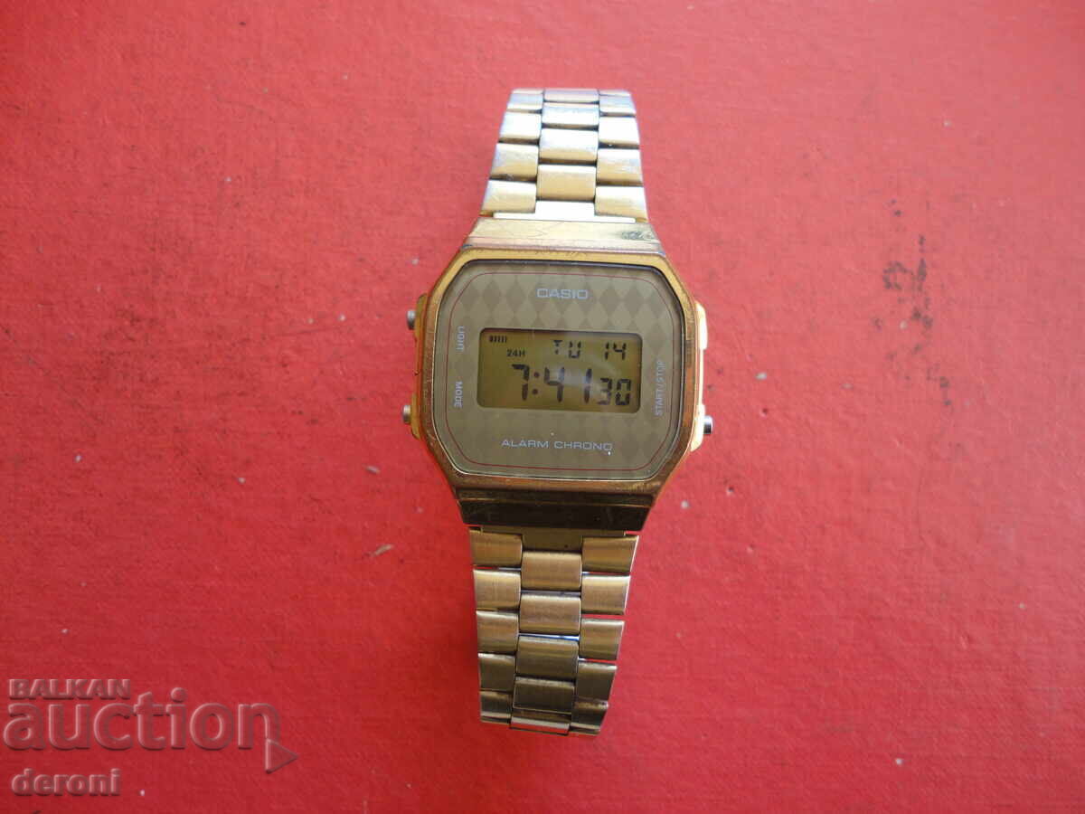 Позлатен часовник Casio с цена 35.00 лв. | € 17.90 Позлатен часовник Casio с цена 35.00 лв. | € 17.90