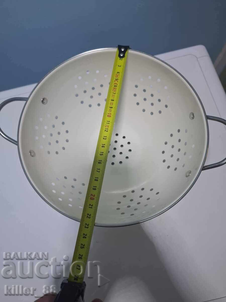 Μεταλλικό σουρωτήρι με τιμή 18.00 BGN | € 9.20 Μεταλλικό σουρωτήρι με τιμή 18.00 BGN | € 9.20