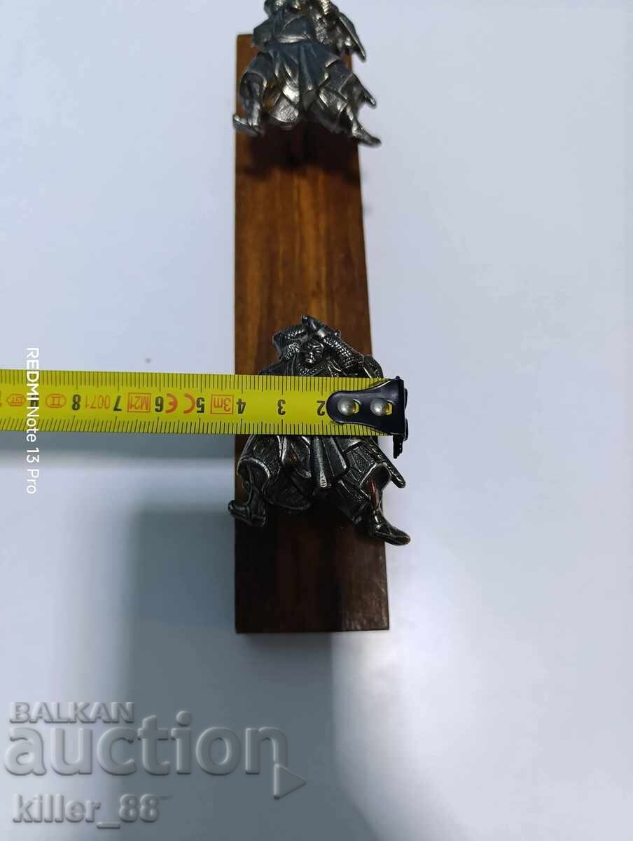 Δημοπρασία Κρεμάστρα με σαμουράι