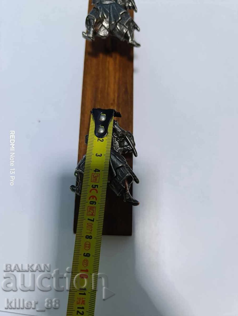 Παράδοση Κρεμάστρα με σαμουράι