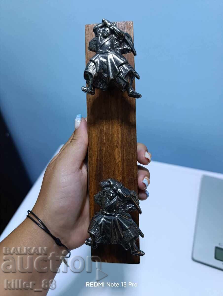 Κρεμάστρα με σαμουράι