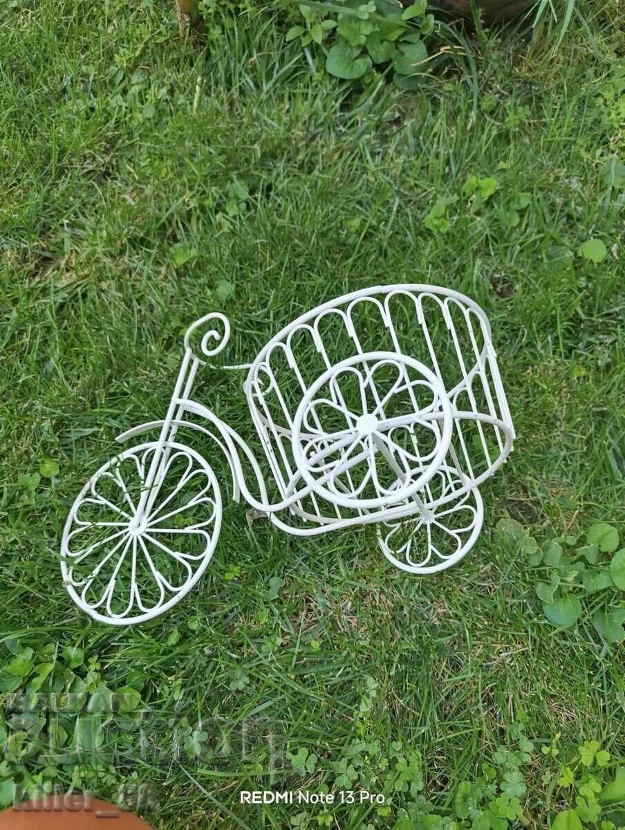 Μεταλλική βάση για γλάστρα σε σχήμα τροχού με τιμή 30.00 BGN | € 15.34