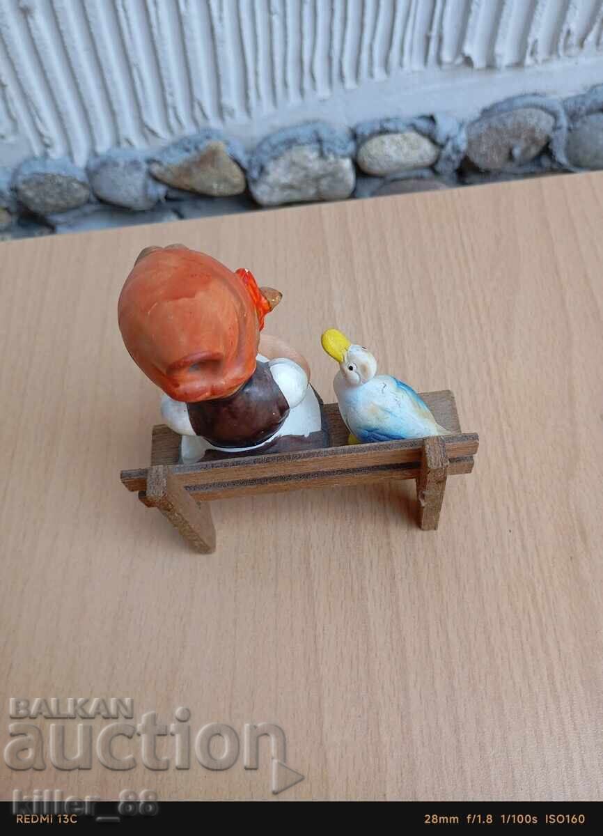 Κεραμικό ειδώλιο κοριτσιού με πάπια με τιμή 25.00 BGN | € 12.78 Κεραμικό ειδώλιο κοριτσιού με πάπια με τιμή 25.00 BGN | € 12.78