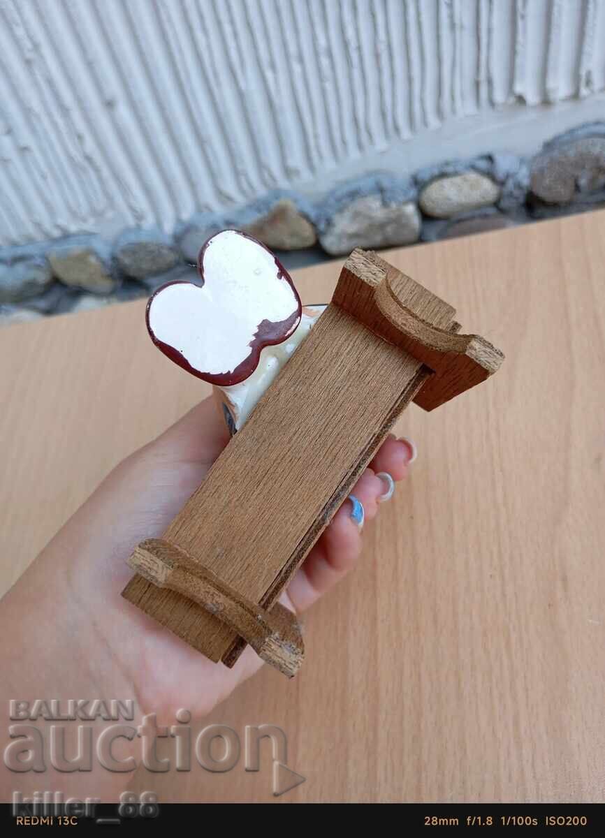 Παράδοση Κεραμικό ειδώλιο κοριτσιού με πάπια Παράδοση Κεραμικό ειδώλιο κοριτσιού με πάπια