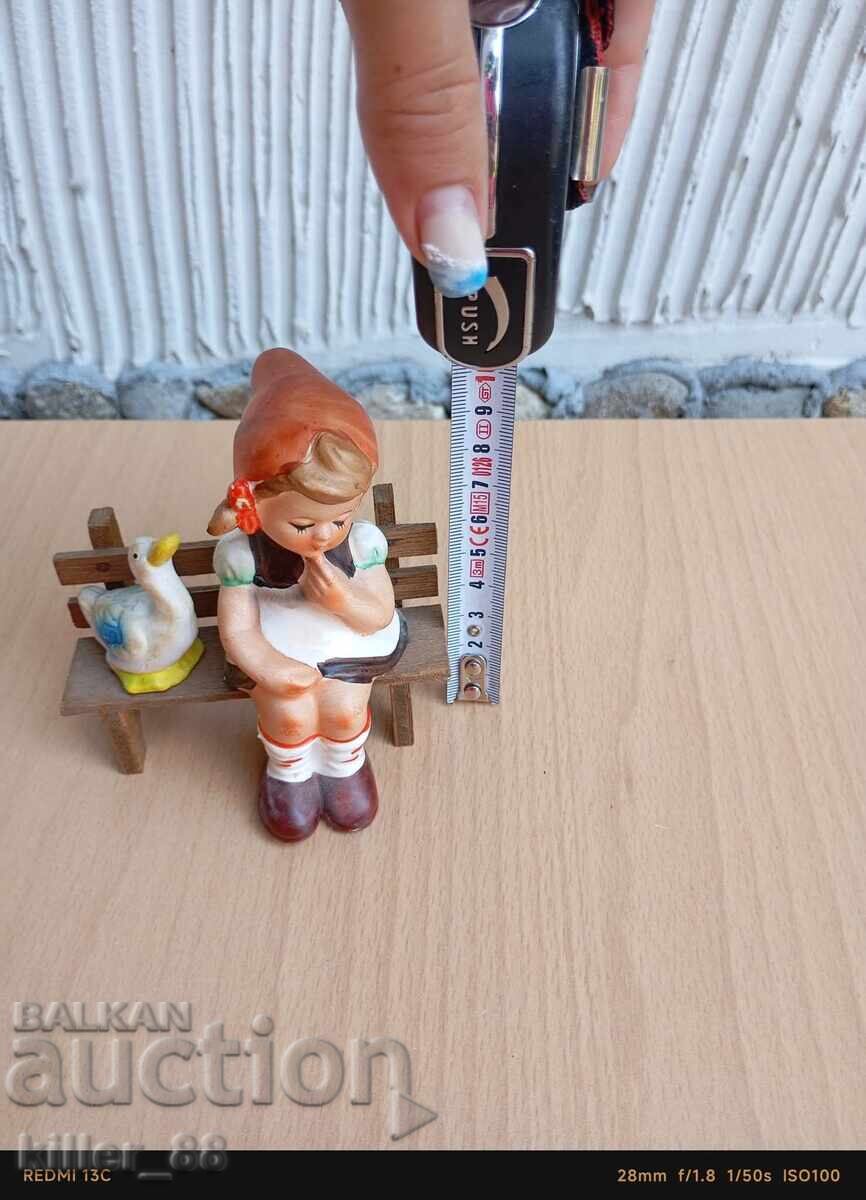 Κεραμικό ειδώλιο κοριτσιού με πάπια - 5 Κεραμικό ειδώλιο κοριτσιού με πάπια - 5