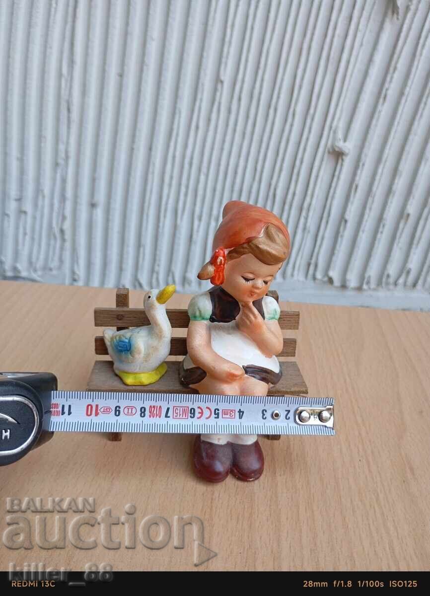 Κεραμικό ειδώλιο κοριτσιού με πάπια - 6 Κεραμικό ειδώλιο κοριτσιού με πάπια - 6