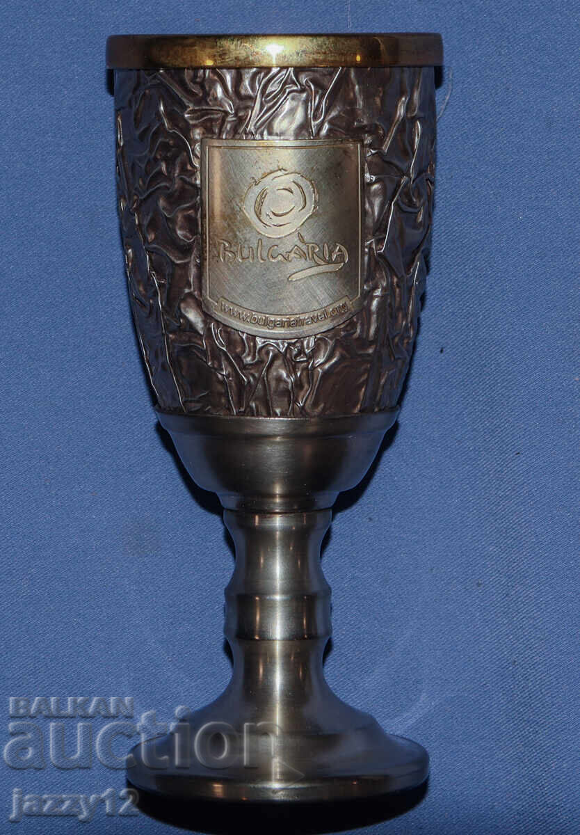 Cană decorativă modernă, cupă, miere, argint, aur cu preț 200.00 BGN | € 102.26