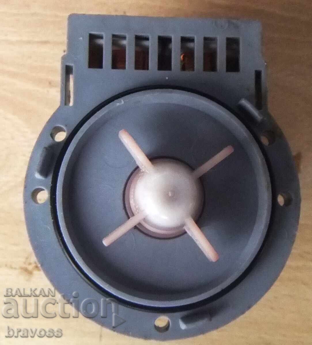 Piese de schimb pentru mașina de spălat - A E G cu preț 15.00 BGN | € 7.67