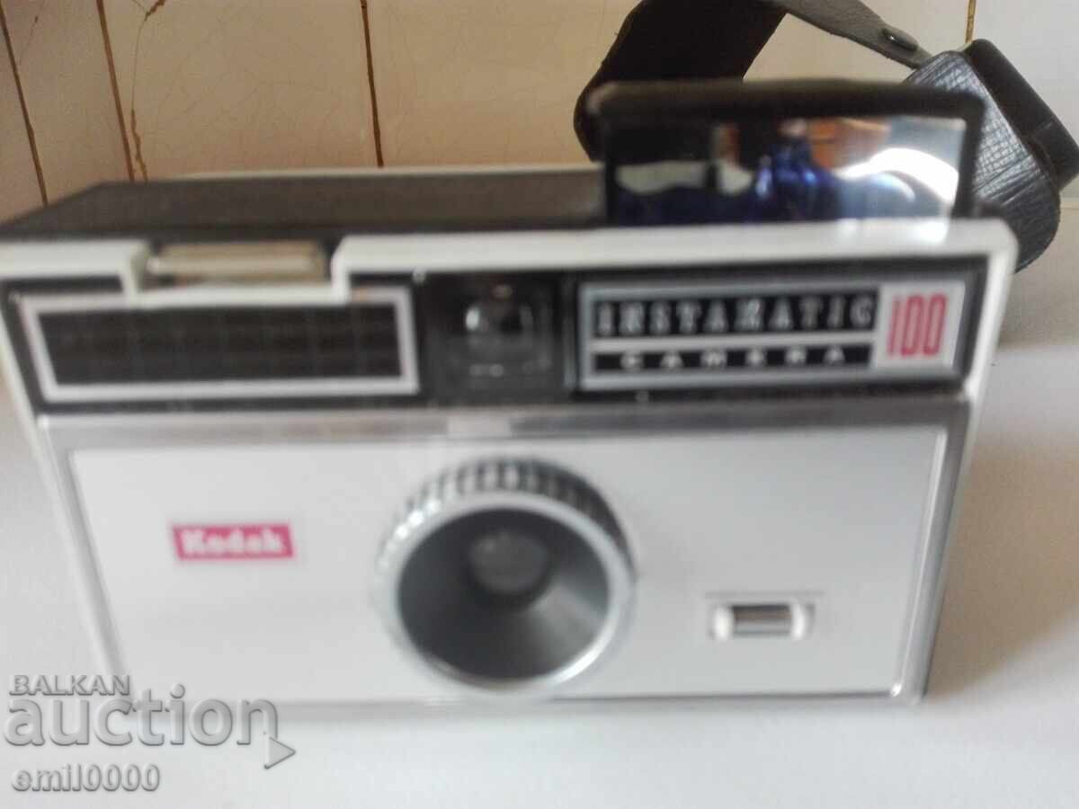 Παράδοση Παλιά γερμανική φωτογραφική μηχανή KODAK Instamatic 100