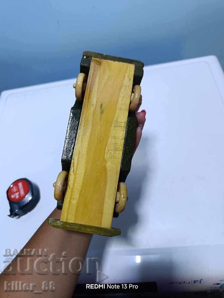 Доставка на Дървен автомобил Доставка на Дървен автомобил