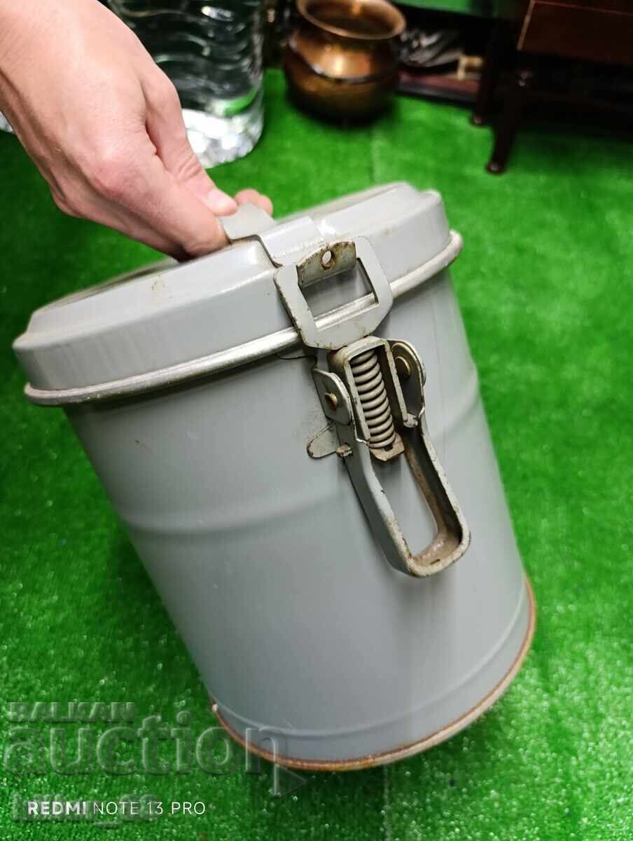 Old food container with thermos function with price 50.00 BGN | € 25.56