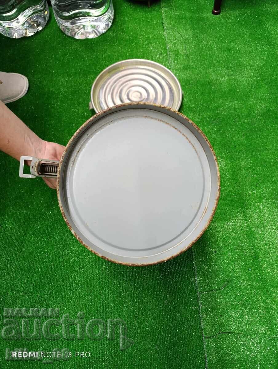 Auction  Old food container with thermos function