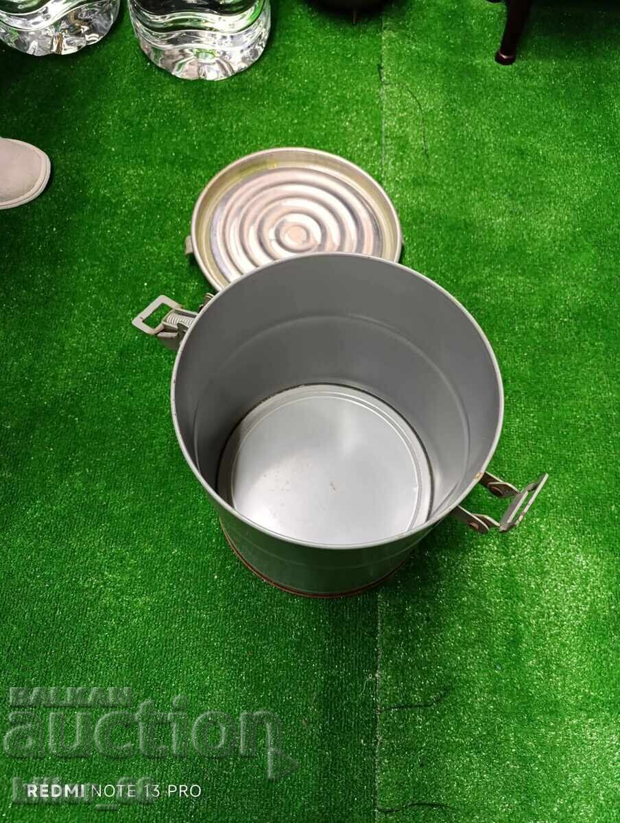 Delivery of Old food container with thermos function