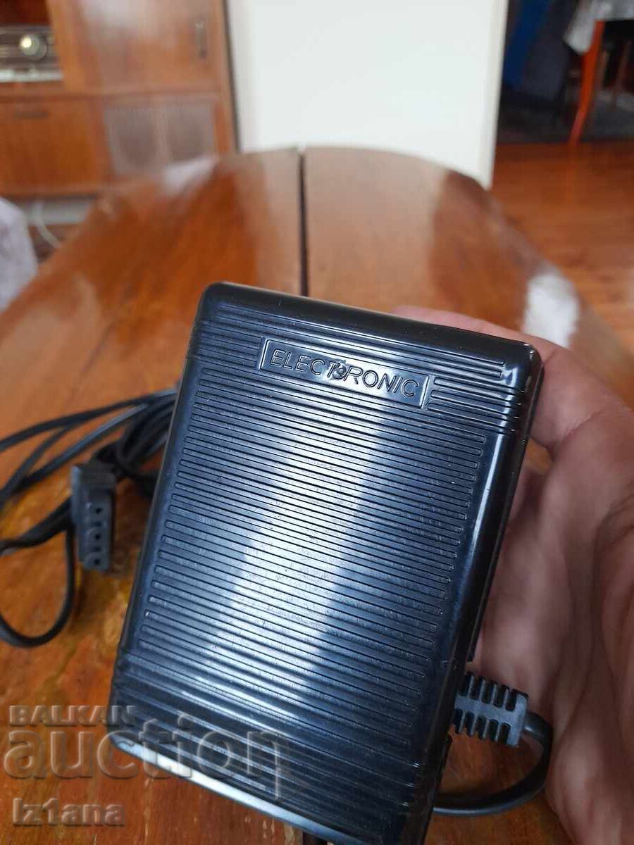 Παλιά πεντάλ ραπτομηχανής με τιμή 45.00 BGN | € 23.01 Παλιά πεντάλ ραπτομηχανής με τιμή 45.00 BGN | € 23.01