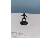 Statuetă Metalică, nu o atrage magnetul