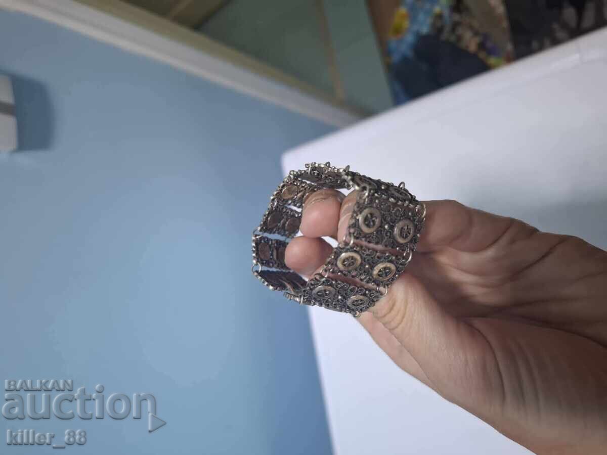 Brățară veche cu preț 50.00 BGN | € 25.56 Brățară veche cu preț 50.00 BGN | € 25.56