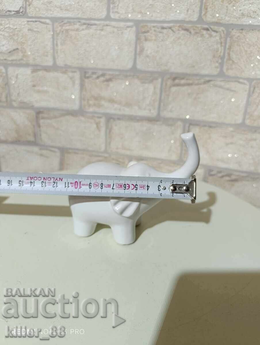 Delivery of Porcelain elephant for good luck