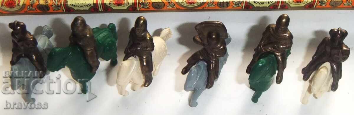 LOT - Metal figurines - RRR with price 50.00 BGN | € 25.56 LOT - Metal figurines - RRR with price 50.00 BGN | € 25.56