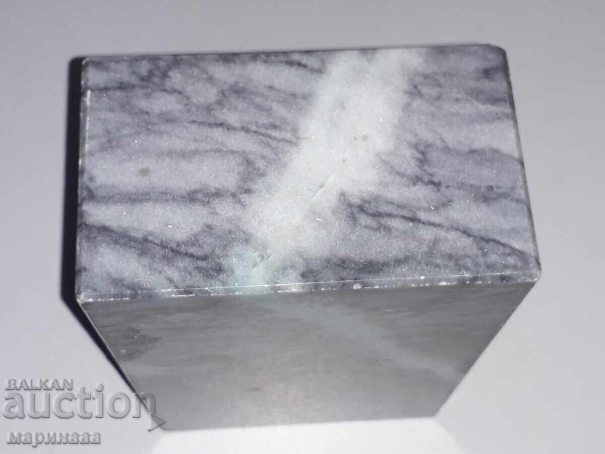 Licitație SUPORT. PRESPAPIE. MARMURA 2,5 KG Licitație SUPORT. PRESPAPIE. MARMURA 2,5 KG